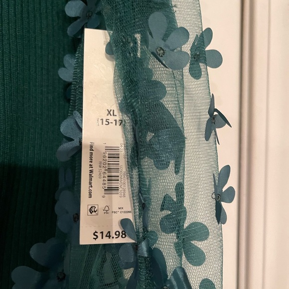 St Patrick’s Day ☘️
Dark Green Sweater w/ Chiffon sleeves - Picture 2 of 3